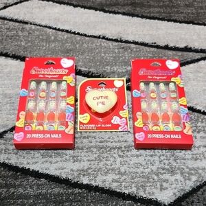 SWEETHEARTS THE ORIGINAL! PRESS ON NAILS CUTIE PIE HEART LIP GLOSS BUNDLE